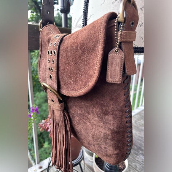 Vintage/Rare Coach Suede Tassel Shoulder Bag
Limited Edition Collectable
#5484 - Picture 4 of 11
